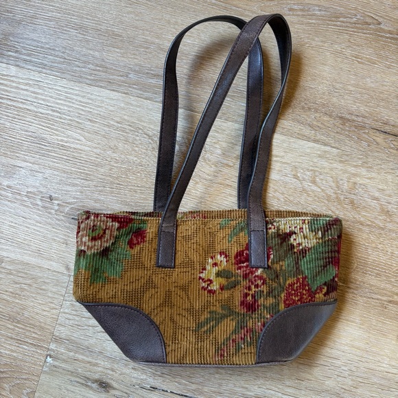 Liz Claiborne Handbags - Vintage Liz Claiborne Floral Tapestry Bag